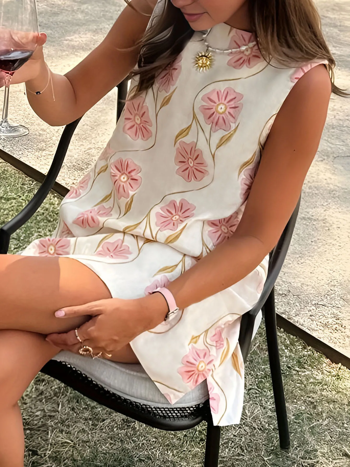 Damska mini sukienka na wakacje na plaży, modna sukienka bez rękawów z kwiatowym nadrukiem, okrągły dekolt, luźna sukienka na lato 2025 w nowym stylu