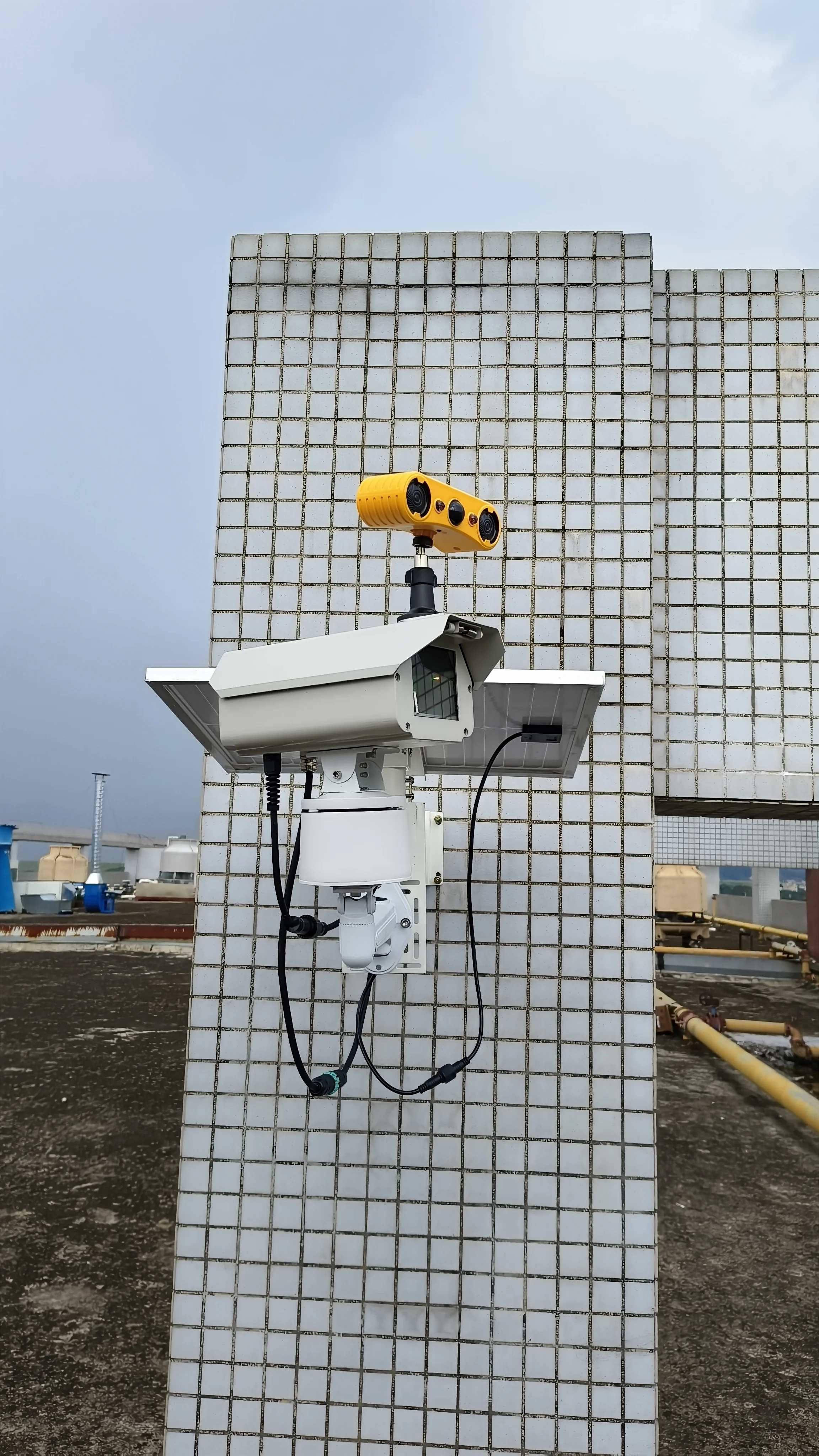 Solar Powered Laser Bird Repeller with Sound Scare