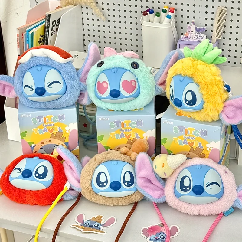 

Подлинная в наличии Disney Stitch Забавная дорожная серия Сумка на плечо Виниловая плюшевая слепая коробка Девушка-сюрприз Игрушка Украшение Кукла Подарок