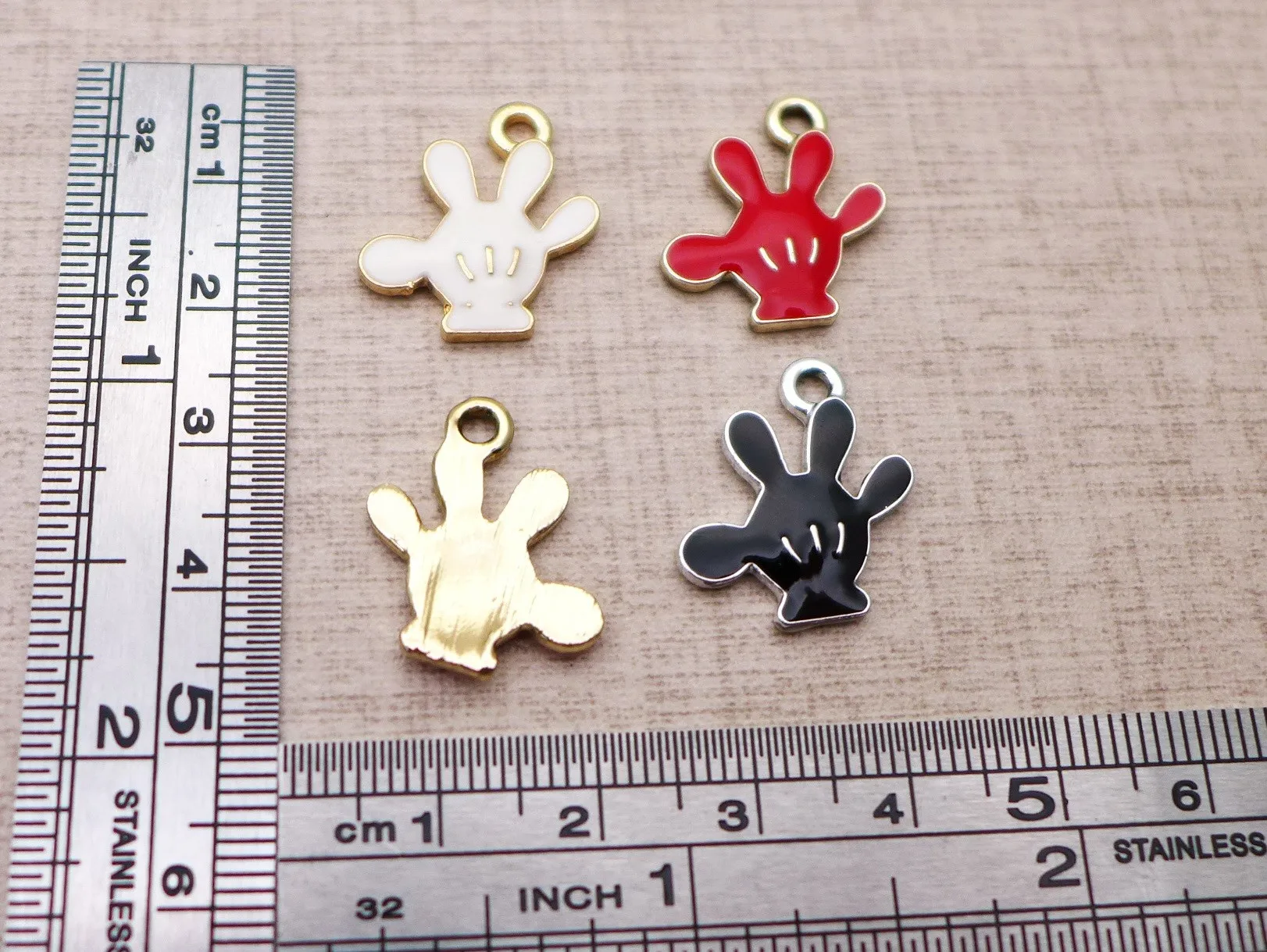 100pcs 16x21 MM Christmas Gloves Mittens Keychain Necklace Drip Oil Metal Enamel Charms Jewelry Accessories Earrings Bracelets