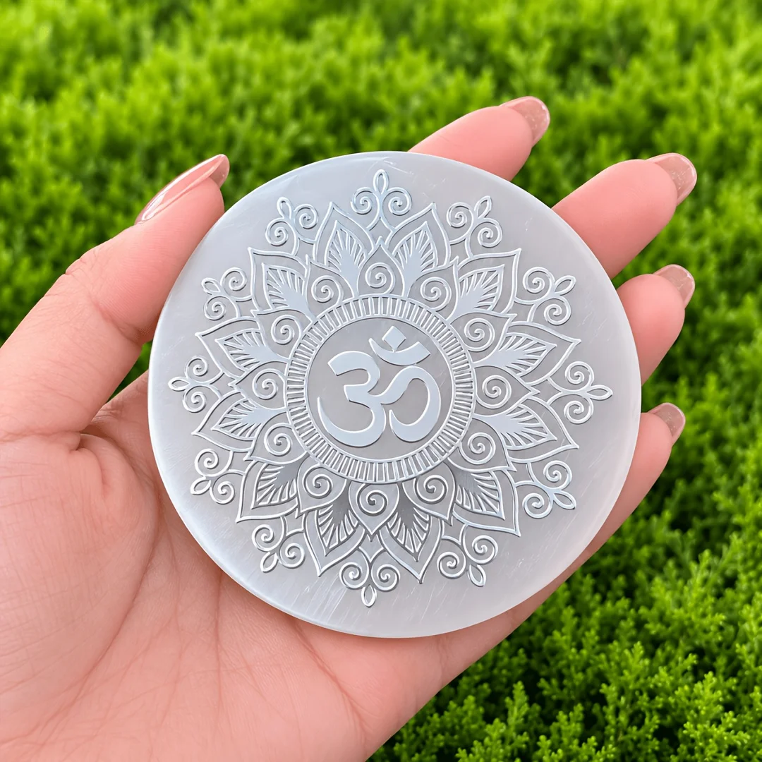 Silver Pattern Selenite Slice, 6cm Round Decorative Stone with Intricate Floral Design, Natural White Texture, Polished Surface