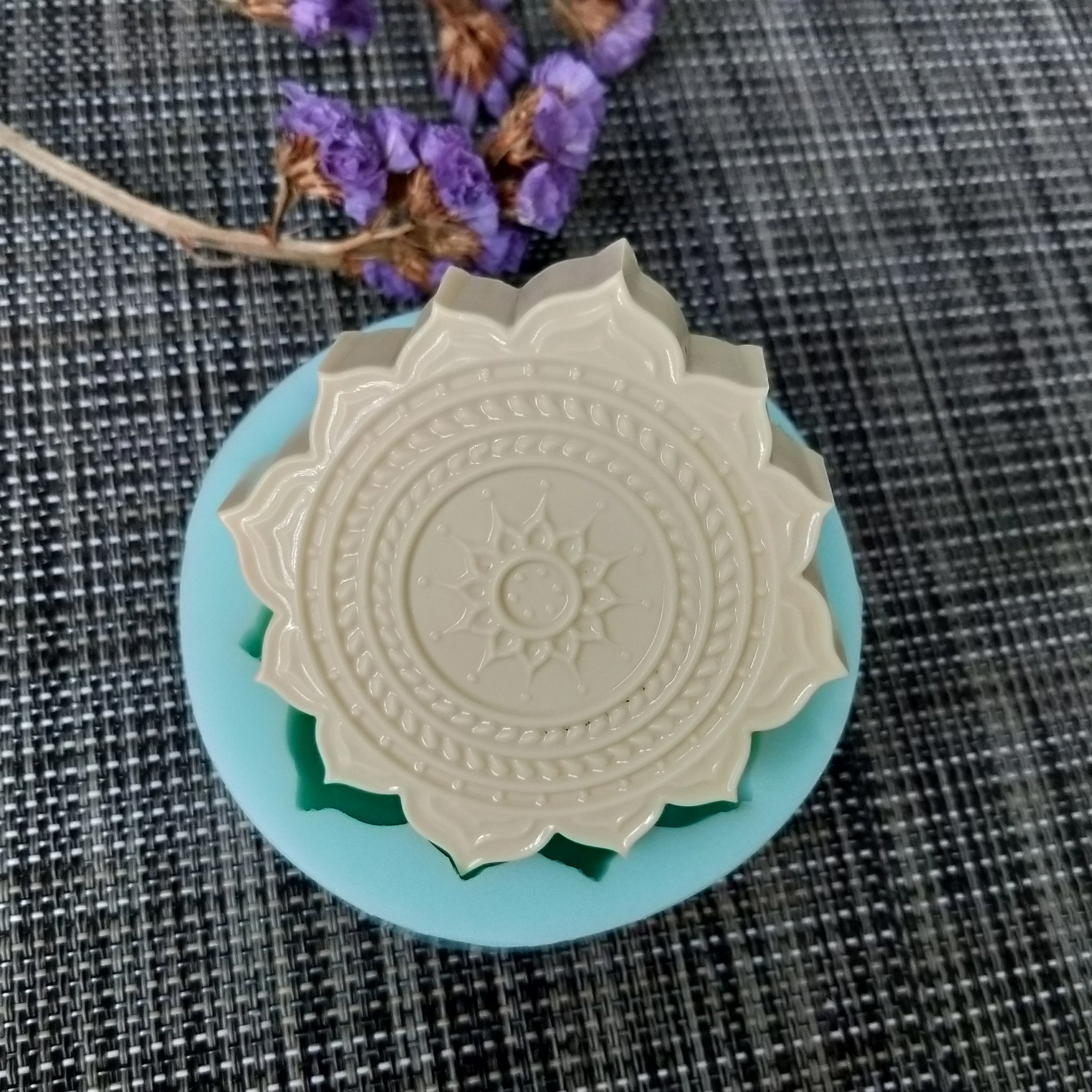 HC0115 PRZY Mold Silicone Soap Mould Sun Flower Totem Handmade Soap Making Molds Candle Mold Silicone Resin Clay Mold