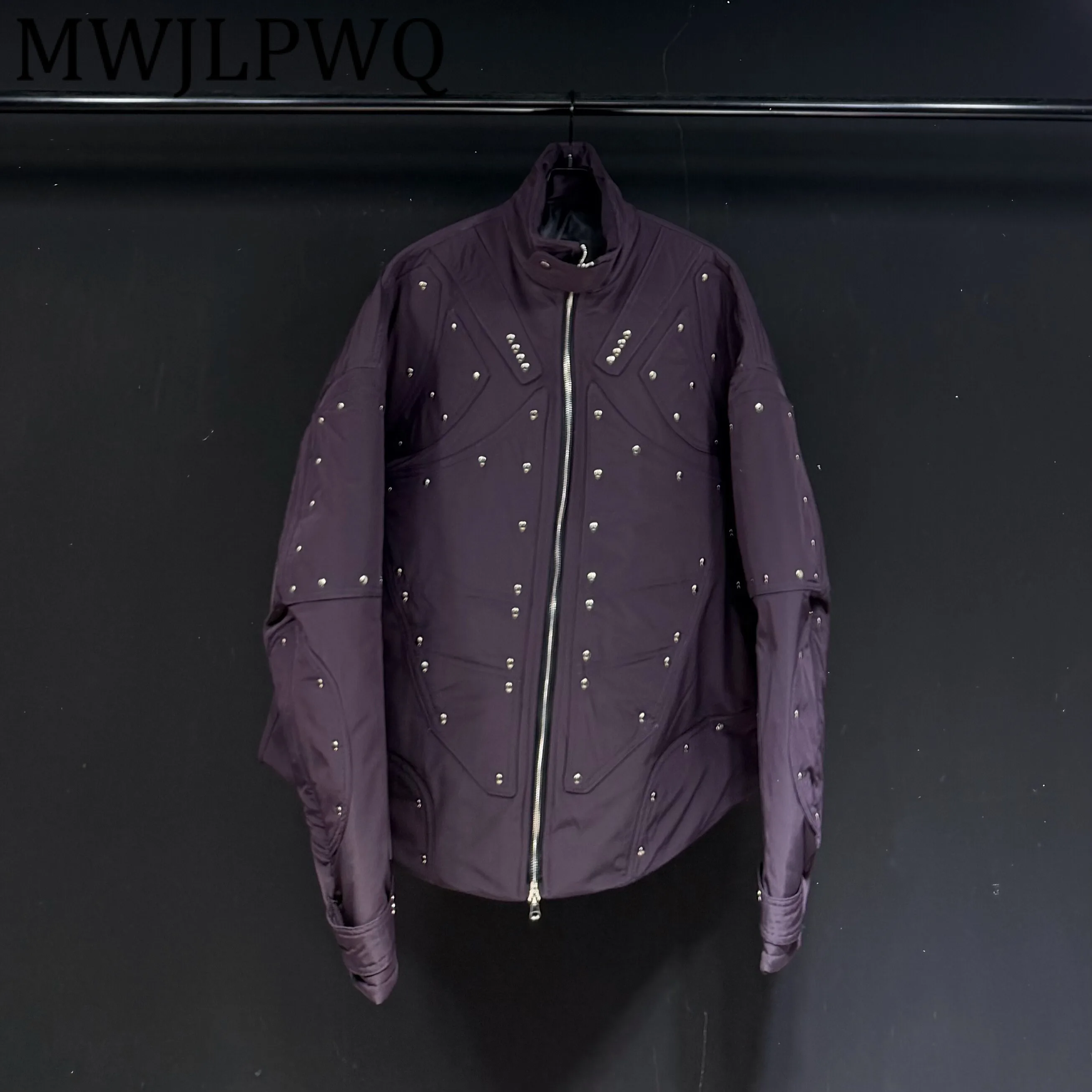 

MWJLPWQ Design 2025 Новая прочная хлопковая куртка с заклепками, мужская свободная повседневная куртка с воротником-стойкой и длинными рукавами, свободная подкладка 12632