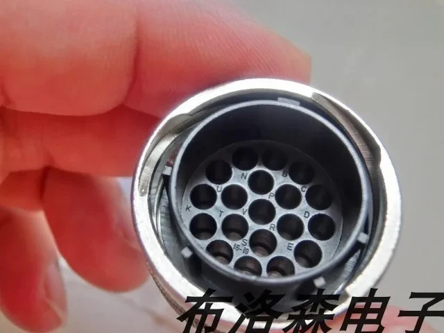 UTG61619PN Circular Connector 19P Plug Contact Core is also equipped with Trim Trio