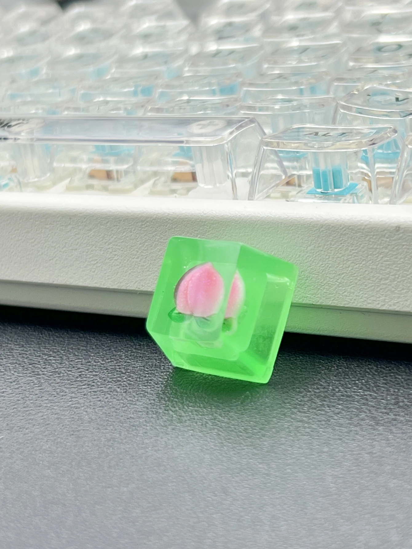 1Pcs Epoxy Resin Mechanical Keyboard Kawaii Cute Peach and Strawberry Key Caps Accessories Gift For Birthday/Boy/Girlfriends