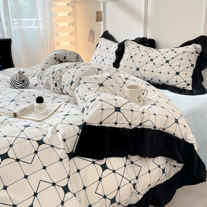 2024 New Korean Fresh Cream Fengyun Duo Cotton Edge Four Piece Set Black and White Printing Series