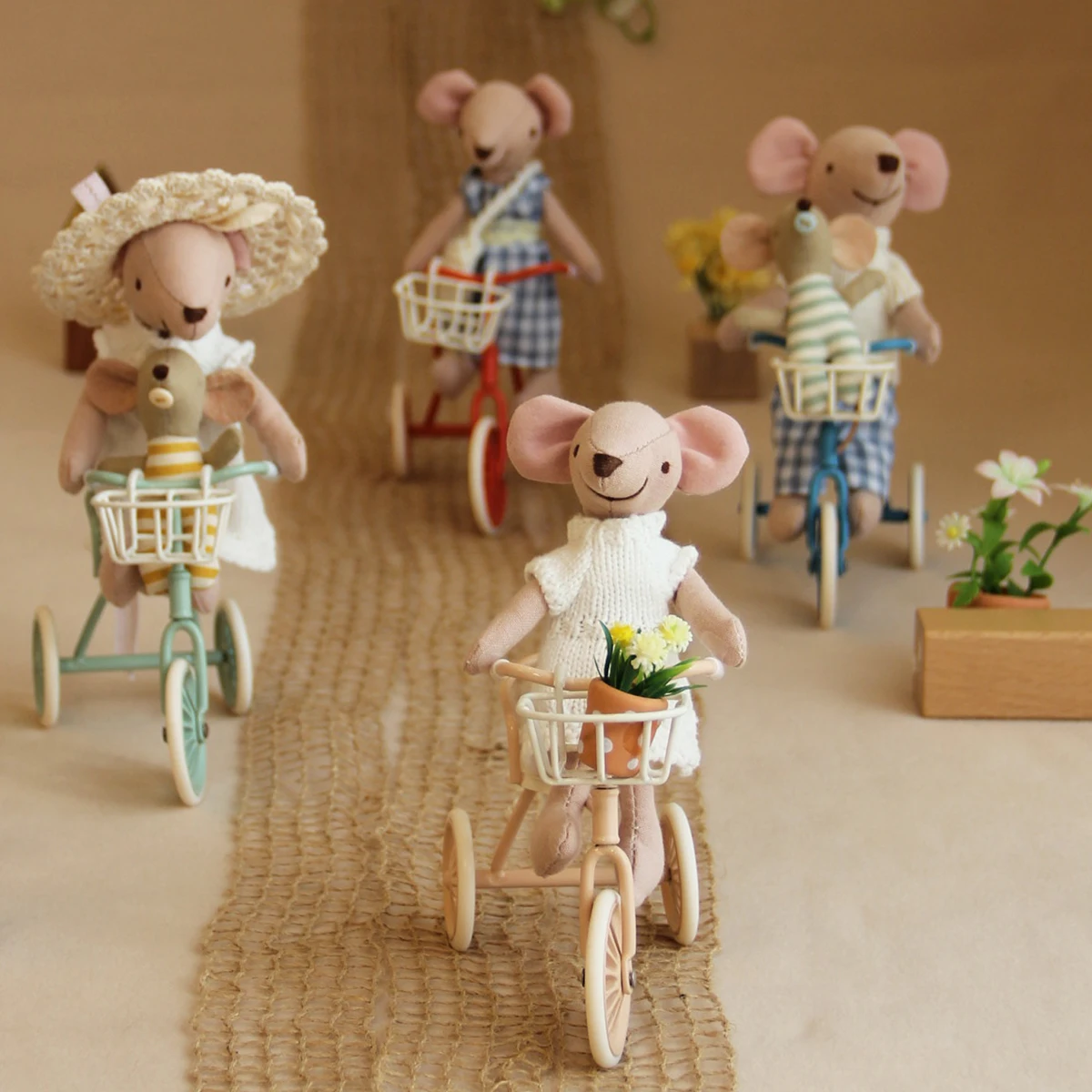 Миниатюрная железная игрушка-трехколесный велосипед, подходящая для украшения кукольного домика Bjd Ob11