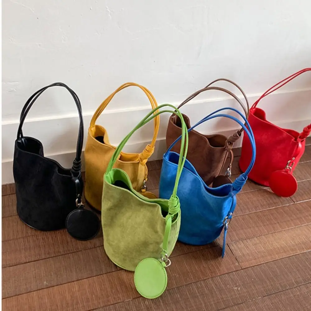 

with Round Pendant Faux Suede Bucket Bag Shoulder Bag Handbag Slouchy Hobo Bags Large Capacity Bucket Bag Solid Color Tote Bag