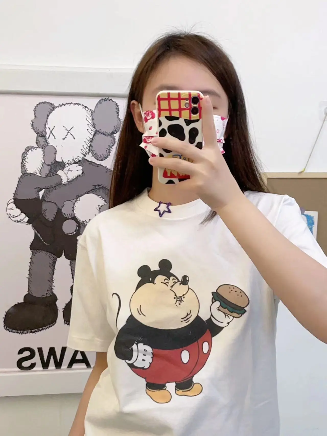 

MINISO Co-branded Disney "Gluttony Mickey" Cartoon Print Summer Summer Summer Men's and Women's Same Casual Short-sleeved Family