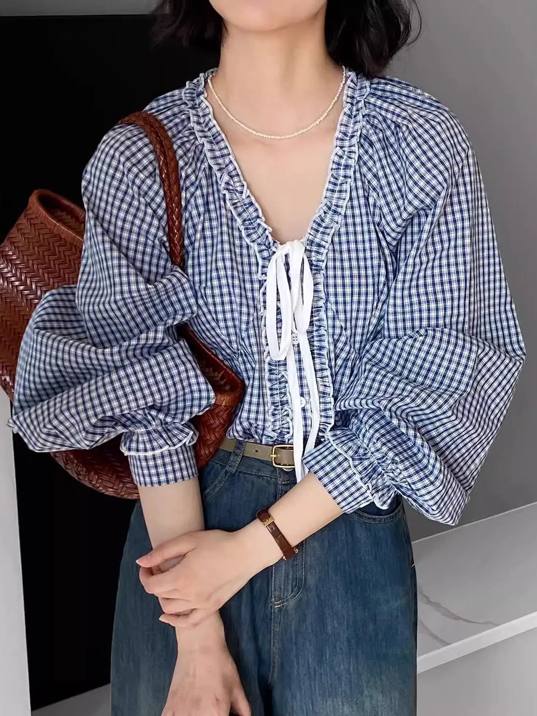 

Blue Plaid Puff Sleeve Shirt Women's Spring and Autumn Fungus V-neck Short Babydoll Shirt Design Niche French Top