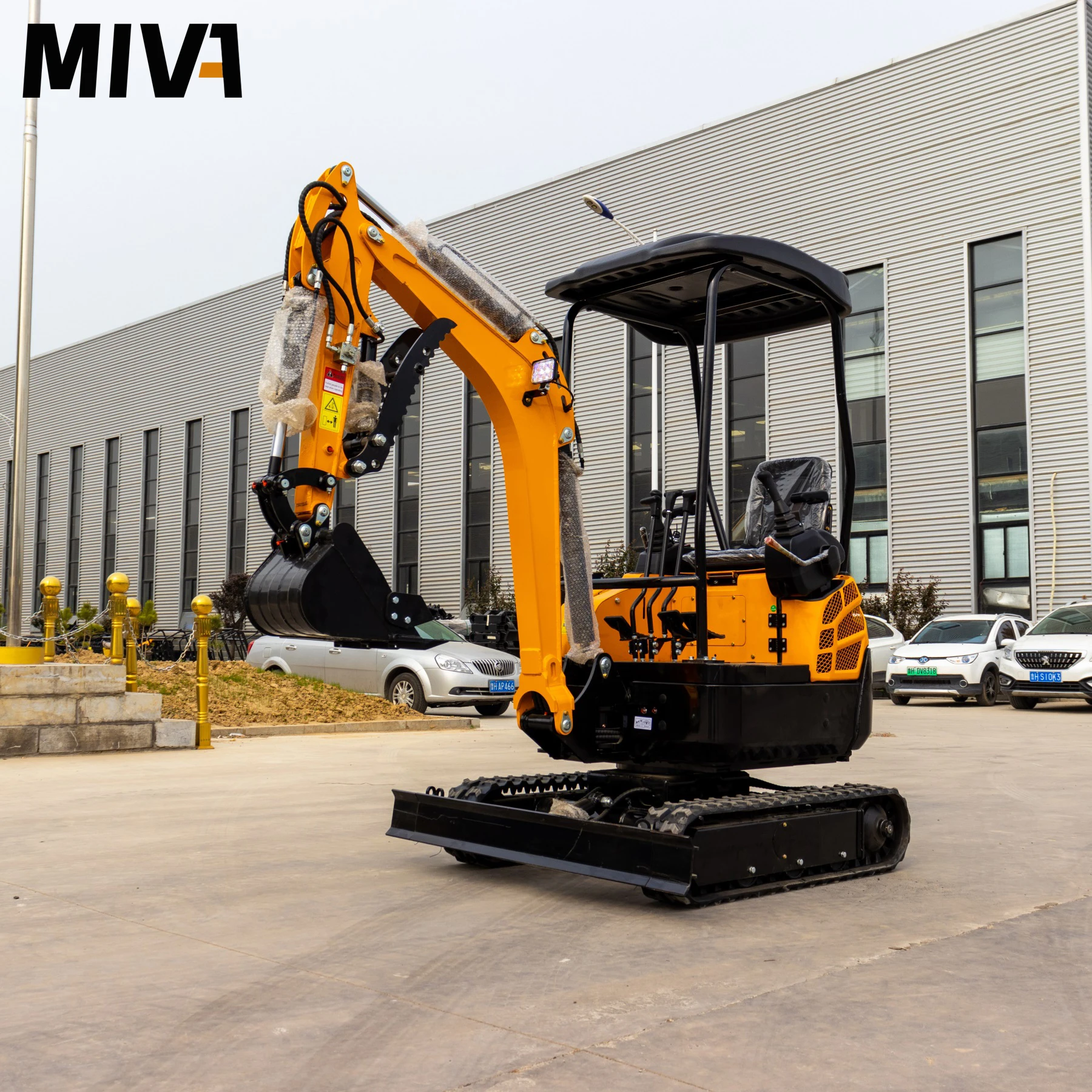 Customized 1.8ton Agricultural Small Crawler Excavator Powerful Engine Hydraulic 2000kg Small Bagger Tracked Mini Excavator