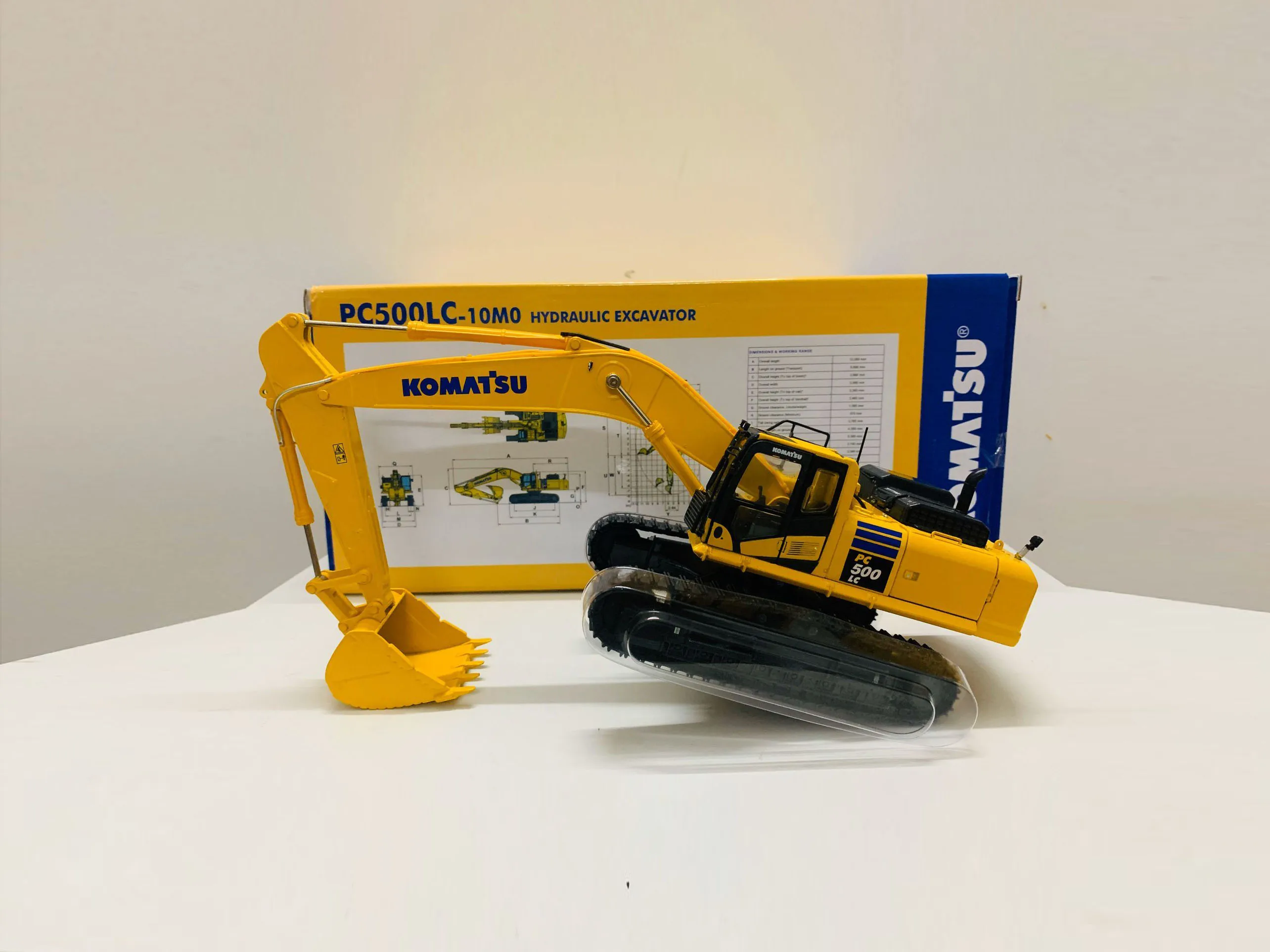 

Komatsu PC500LC-10MO Hydraulic Excavator 1/43 Scale DIeCast Metal Collectible Model New in Box