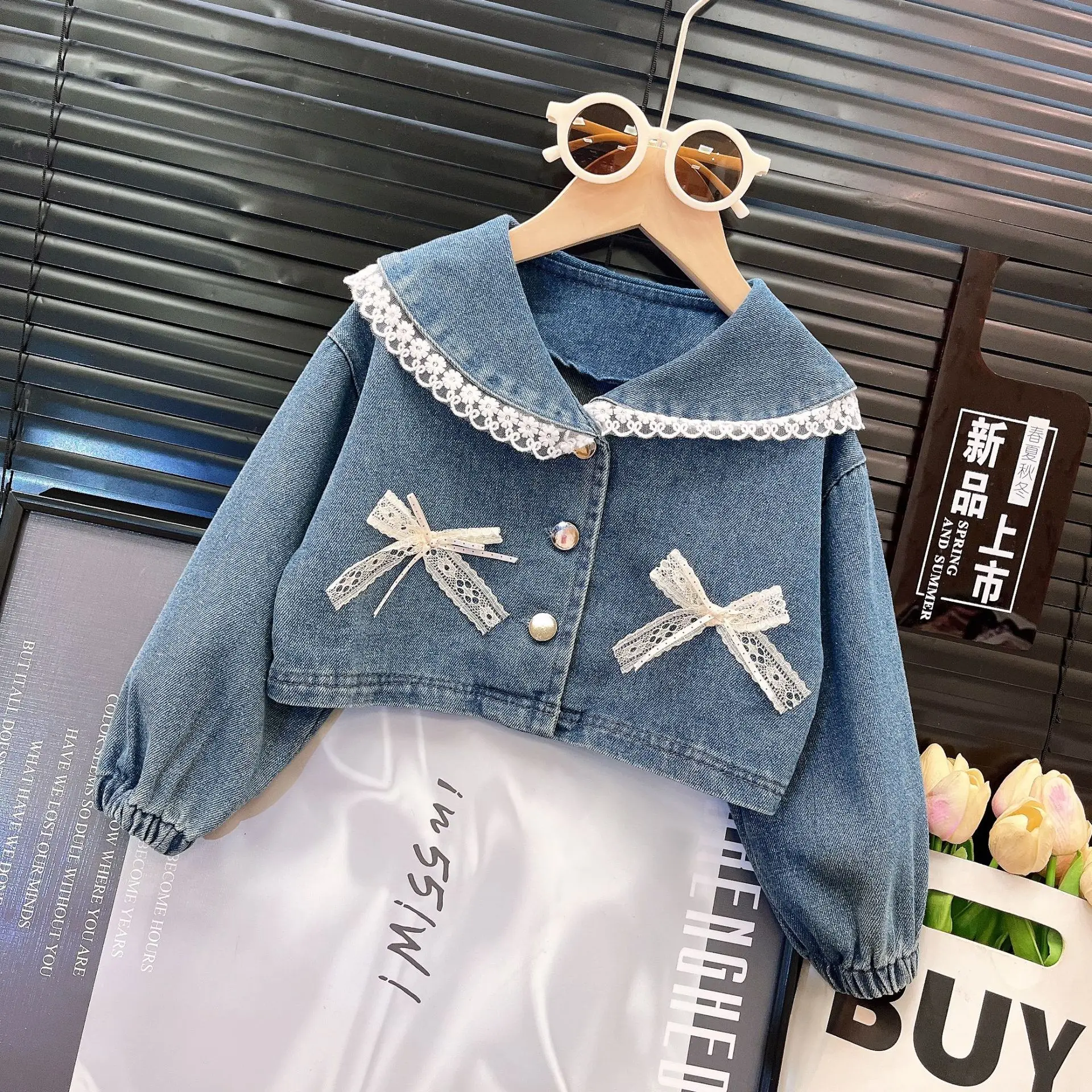 Mädchen-Tüllkleid mit Volants & Jeansjacke mit Schleife – 2-teiliges Prinzessinnen-Outfit mit Rüschendetails, Lässige Kinderkleidung für Mädchen – Detail 3