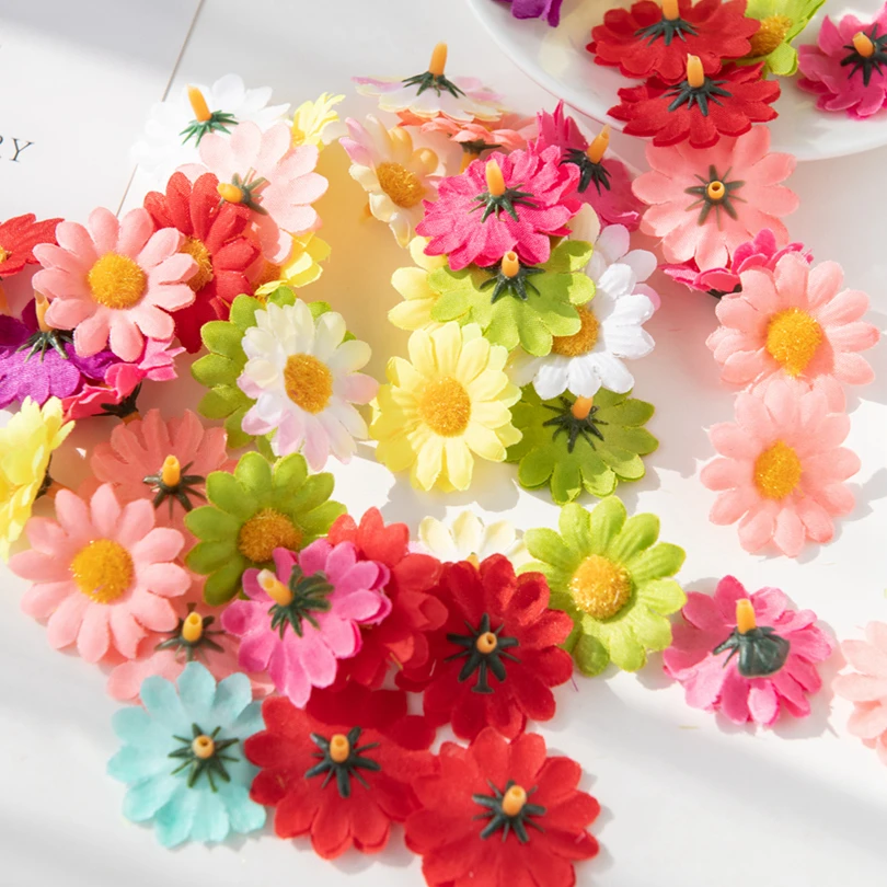 100Pcs Mini Silk Daisy Wedding Party Home Dekoracyjny wieniec świąteczny Akcesoria ślubne Scrapbooking Sztuczne kwiaty Tańsze