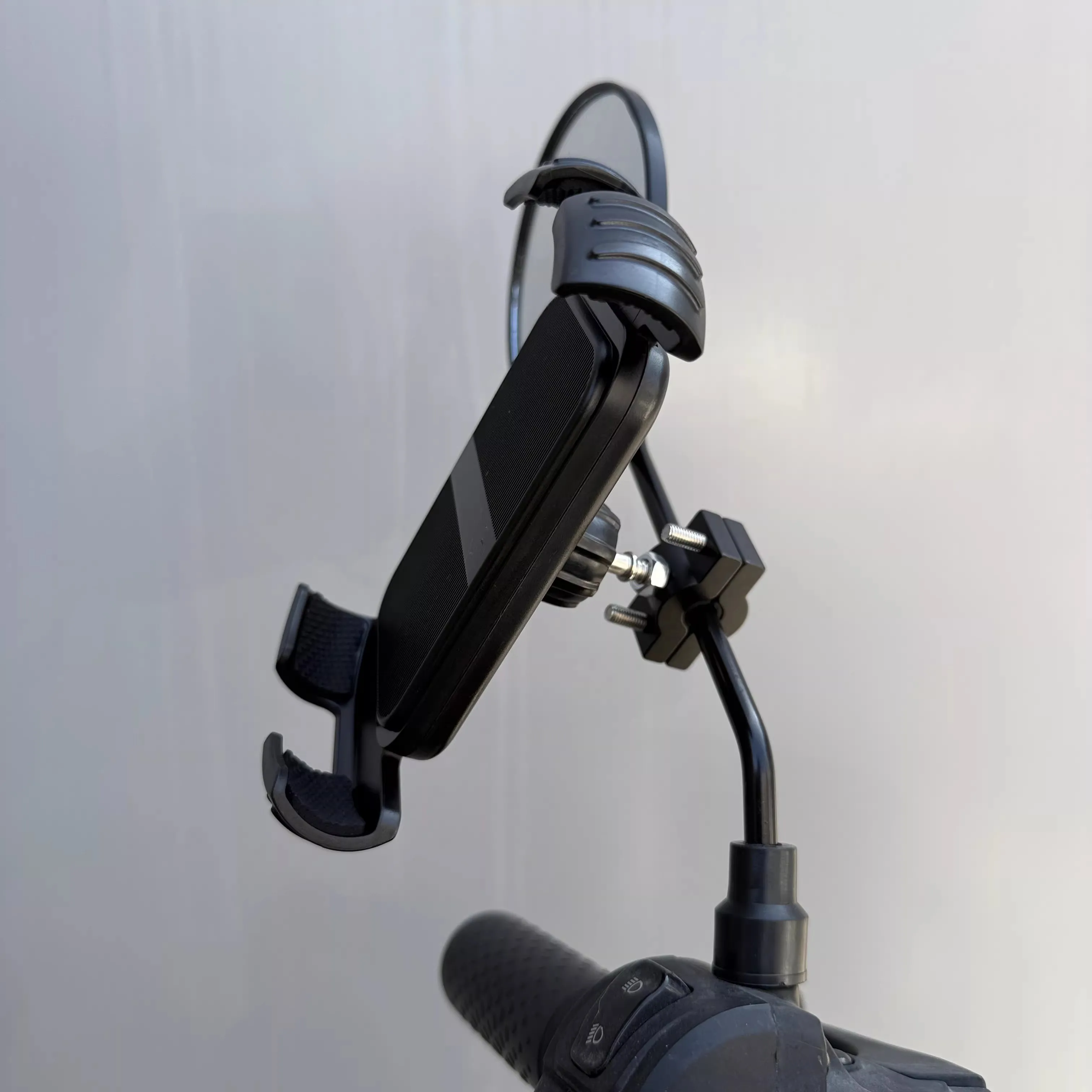 

Electric Motoecycle Rearview Mirror Rod Metal Clip Shock-Absorbing Support Non-Disassembly for Riding Navigation Phone Holder