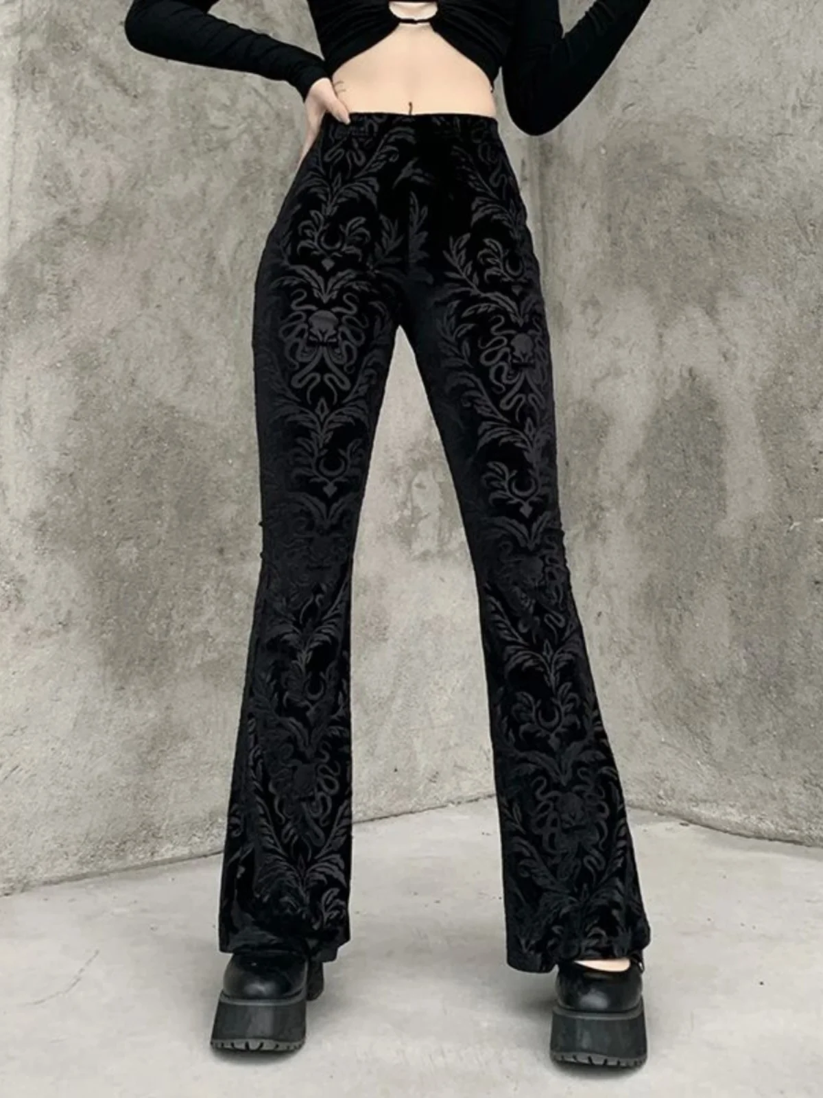 블랙 스웨이드 플레어 팬츠 여성 스트리트 스타일 캐주얼 바지 벨벳 표면과 꽃 프레스 디자인의 긴 레깅스