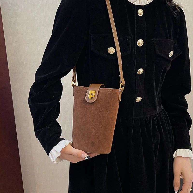 حقيبة كتف كلاسيكية أنيقة للنساء من الجلد بتصميم كلاسيكي، حقيبة يد فاخرة للتنقل اليومي