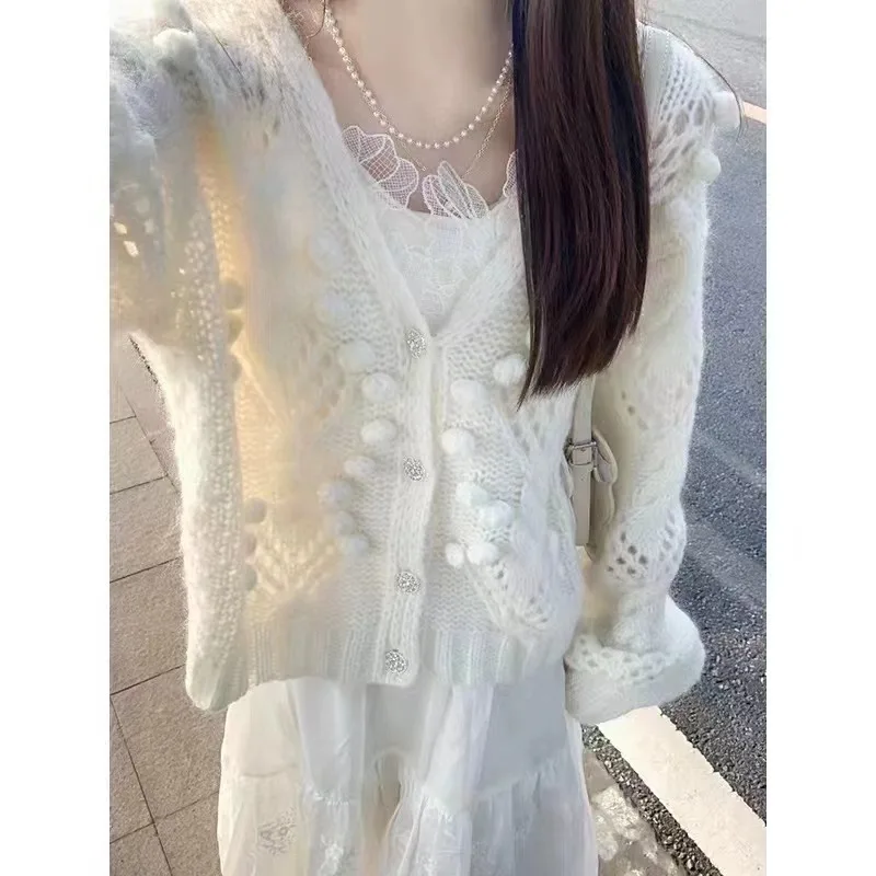 Cardigan lavorato a maglia con applicazioni a maniche lunghe da donna Hollow Pink Sweet Spring Autumn Scollo a V Top da donna Cappotto Maglione femminile francese