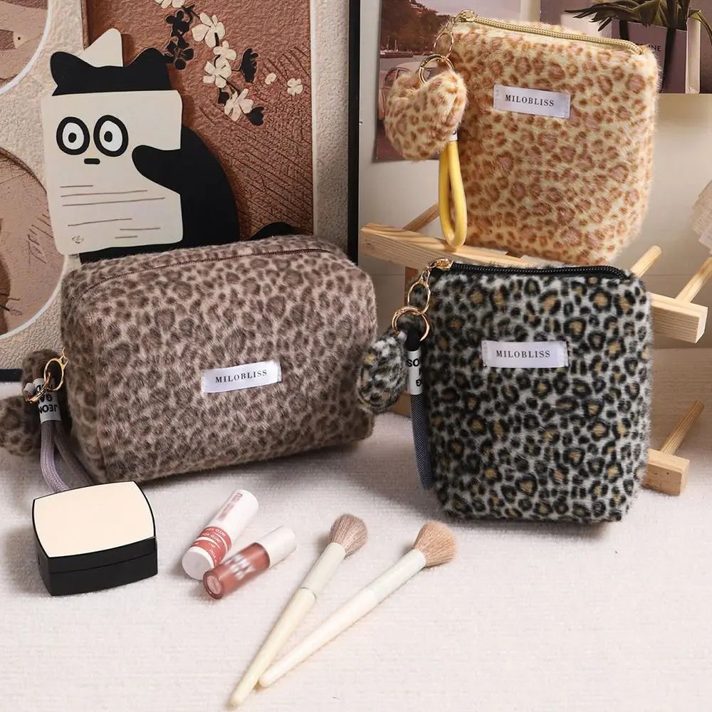 Practical Fuzzy Makeup Bag Large Capacity Leopard Print Toiletry Organizer Soft Portable Travel Bag Toiletry Organization