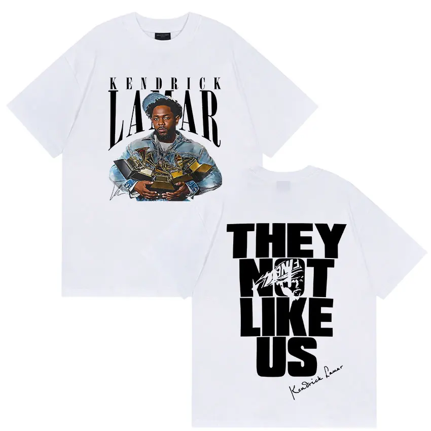 Nuova T-shirt da uomo stampata casual di alta qualità e confortevole del tour 2026 di Kendrick Lamar "They Are Different From Us"