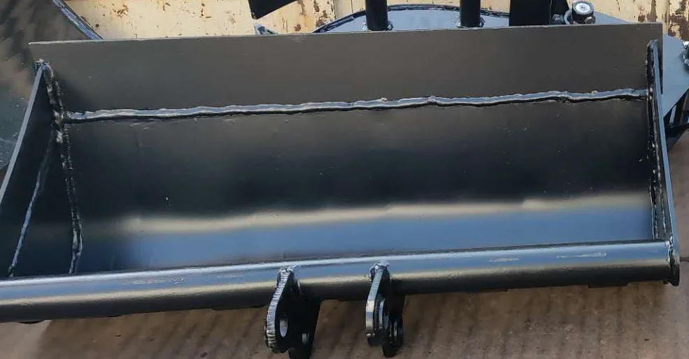 

Excavator accessories including toothless bucket and universal quick change