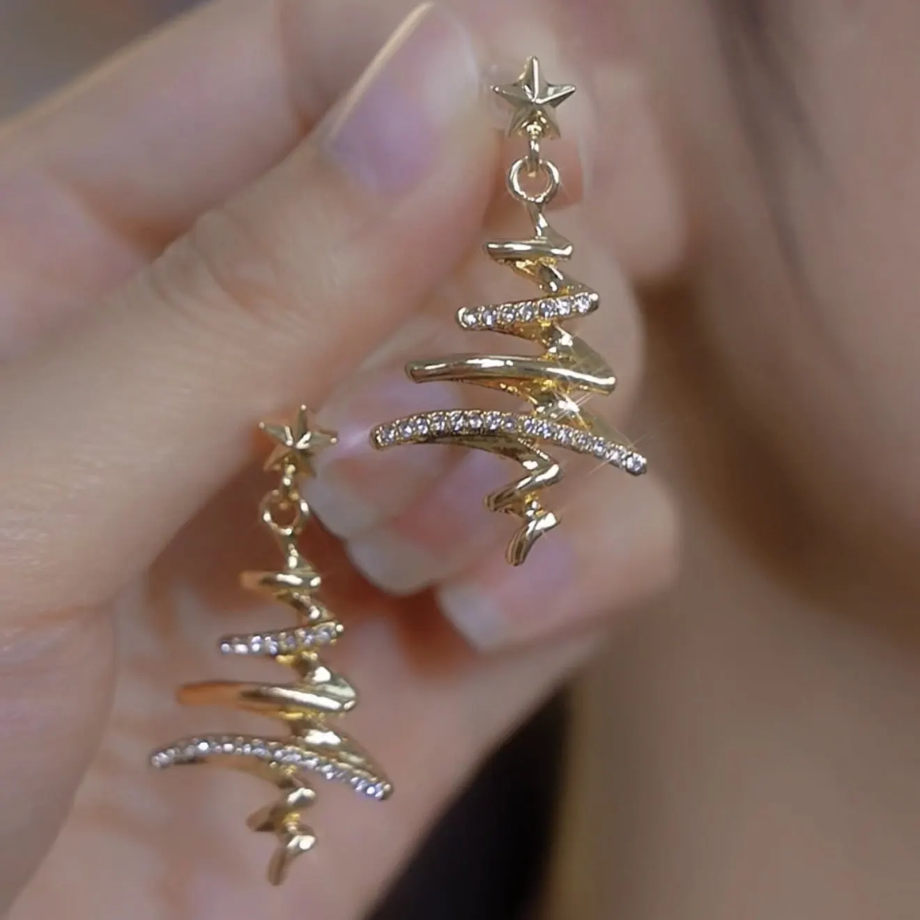 Kreative goldene Linien-Weihnachtsbaum-Ohrhänger für Damen, modische Stern-Ohrringe, Accessoires, Schmuck, Mädchen-Geschenke, Party, Freizeitkleidung – Detail 10