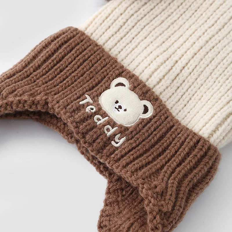 2025New otoño e invierno sombreros de punto para niños lindo bloque de Color oso tejido cálido sombrero con protección para los oídos para niños y niñas