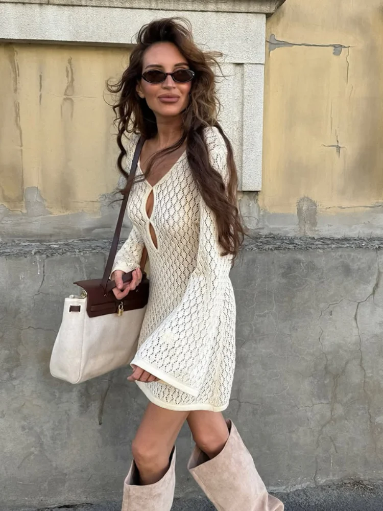 

Сексуальное однотонное трикотажное мини-платье с длинным рукавом и открытой спиной, v-образным вырезом, свободные короткие платья 2026 Lady Street Commute Vestidos