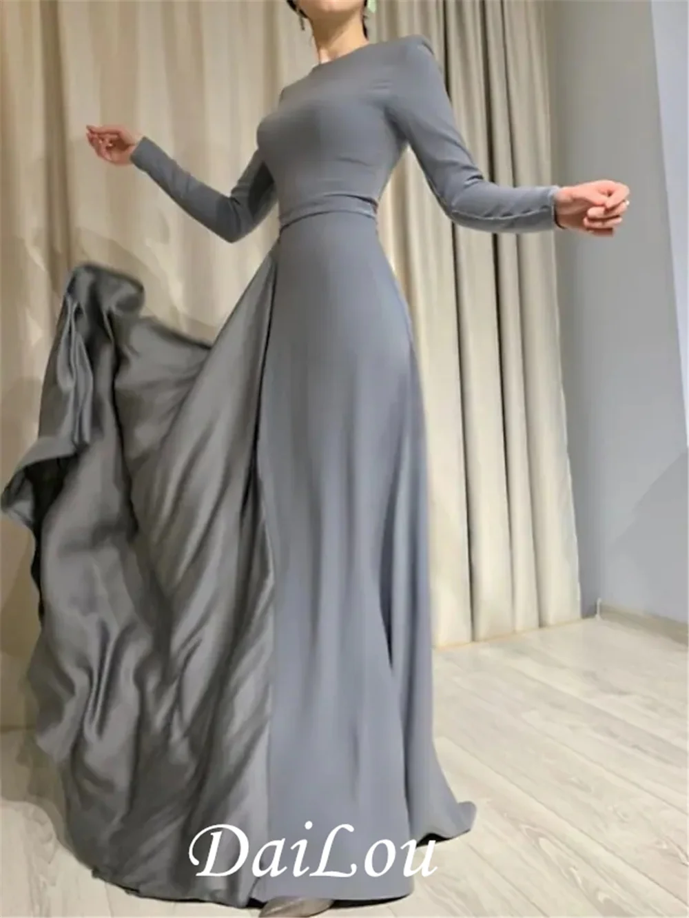 Robe de soirée en Satin avec plis, fourreau/colonne, minimaliste, élégante, formelle, pour invités de mariage, col de bijoux, manches longues, longueur au sol