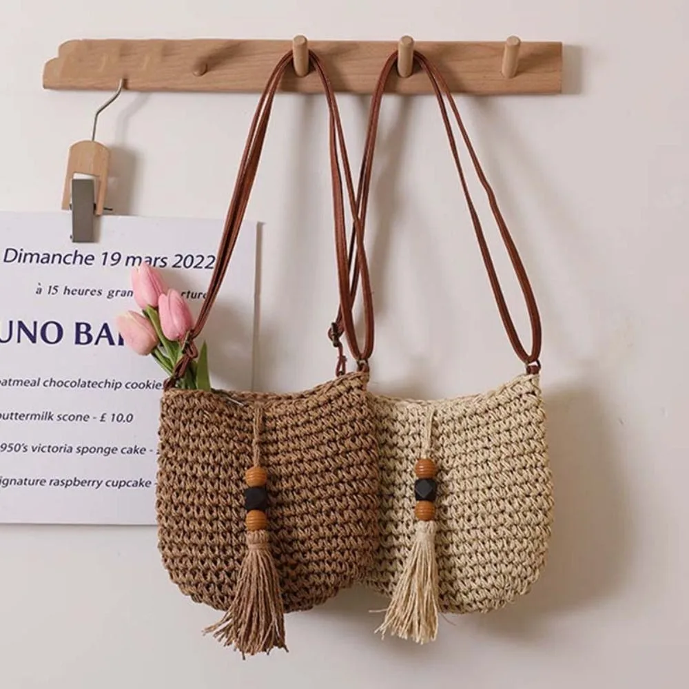 

Простая сумка из искусственной кожи из рафии, плетеная соломенная сумка через плечо с деревянными бусинами и кисточками, пляжная сумка с вырезами, летняя пляжная сумка