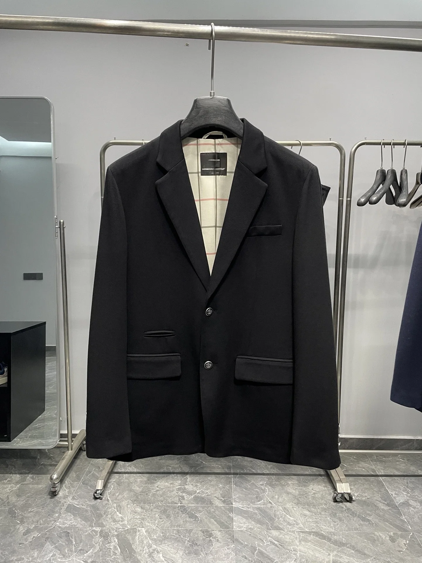 

Мужской деловой костюм из шерсти и модала в итальянском стиле для повседневной носки