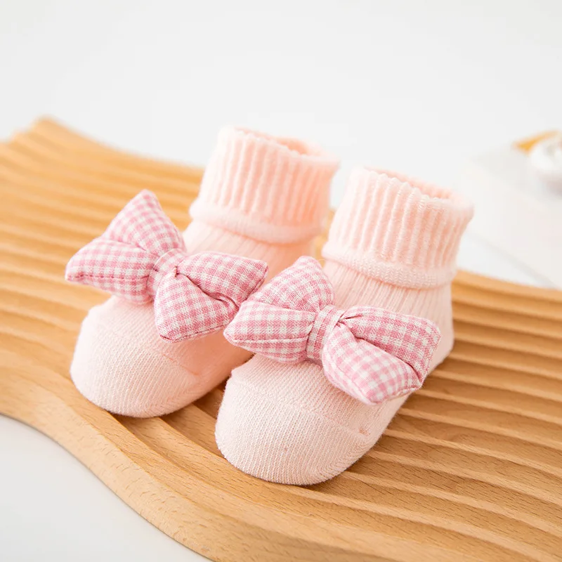 Chaussettes coordonnantes avec cloches pour bébé et enfant en bas âge, bottes douces et mignonnes pour garder au chaud, cadeau pour nouveau-né