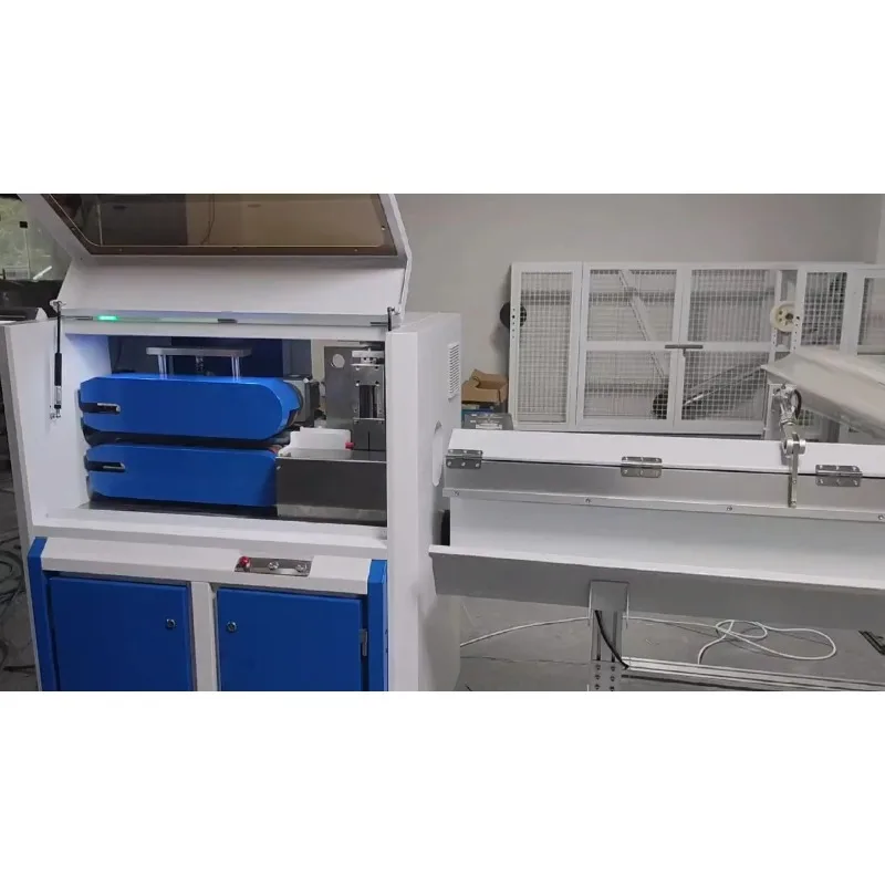 Tilt belt conveyor compatible with rubber tube cutters