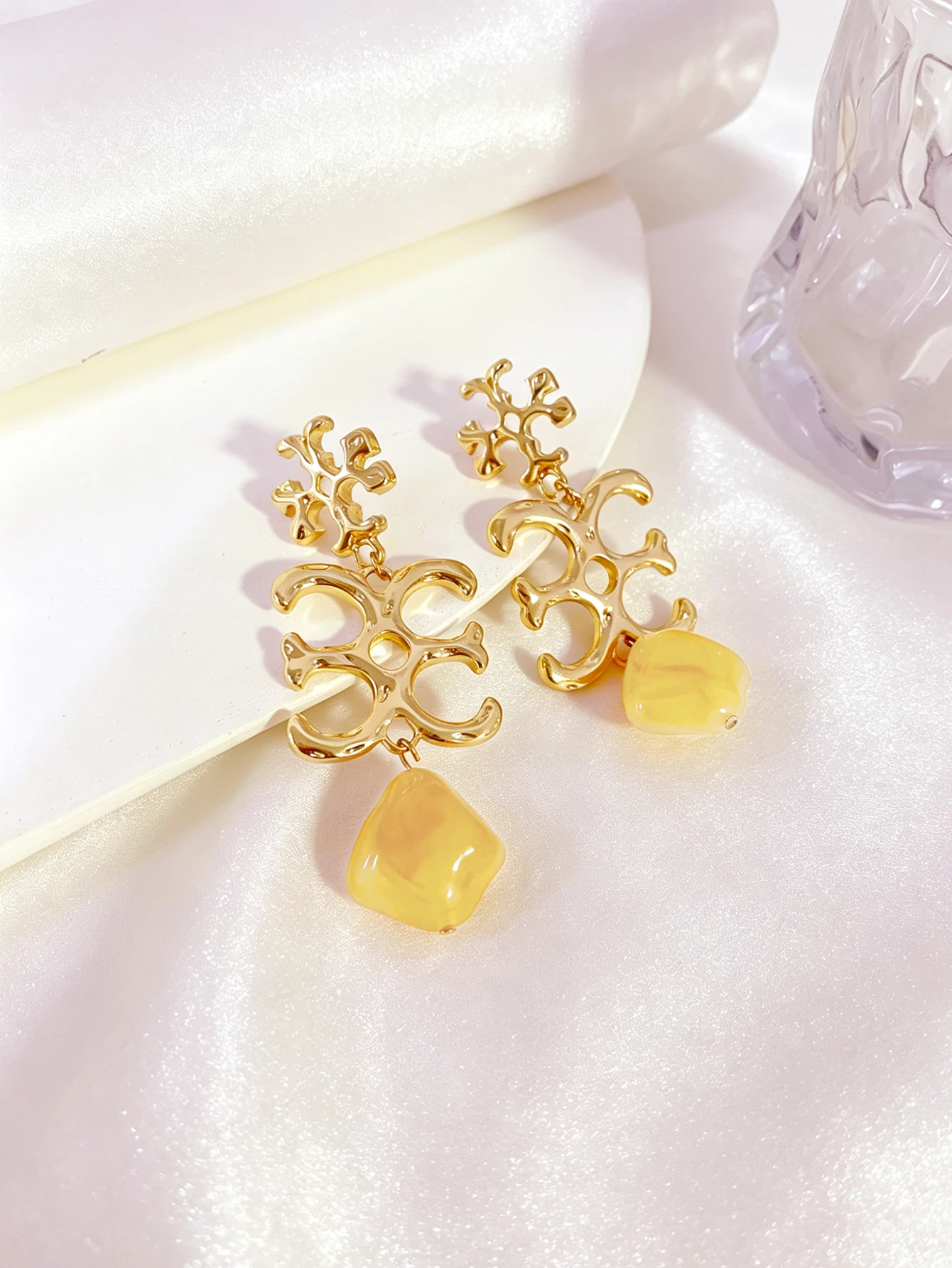 1 Pair of Cross Pendant Earrin - огляд і ціна Resin Art Logo