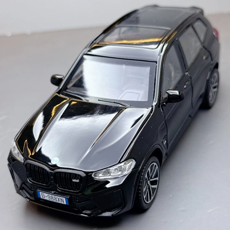 

New model X3M off-road vehicle suv sound and light pull back toy car with sound and light desktop ornament children's gift 1:32