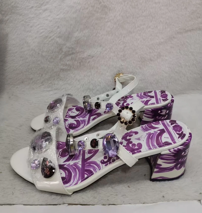 بوهيميا نمط حجر الراين جوهرة حذاء بكعب سميك الصنادل الأرجواني الجلود الكاحل حزام 10 سنتيمتر كريستال فستان صيفي الإناث الأحذية