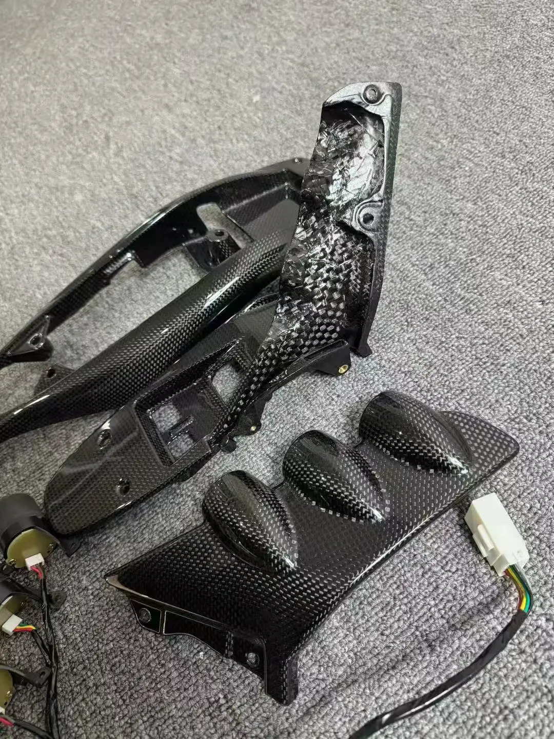 Hot Sale & High Quality Carbon Fiber Interior Kit Suit for  F458 Speciale Central Control Panel Gear Shift Panel