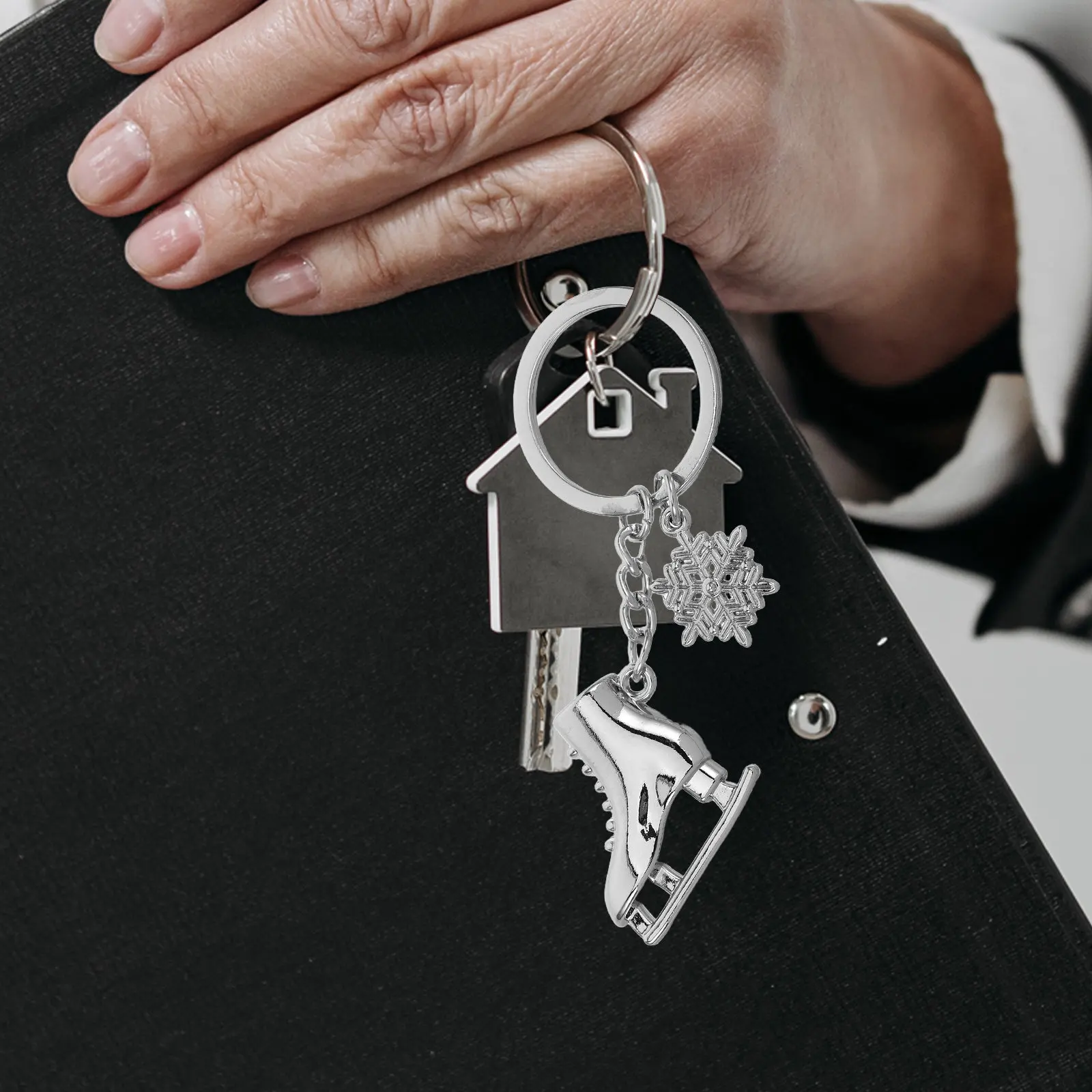 Ice Skate Keychain Premium Metal Mini Realistic Design Skating Theme Keyring Charm for Enthusiasts Accessories Party