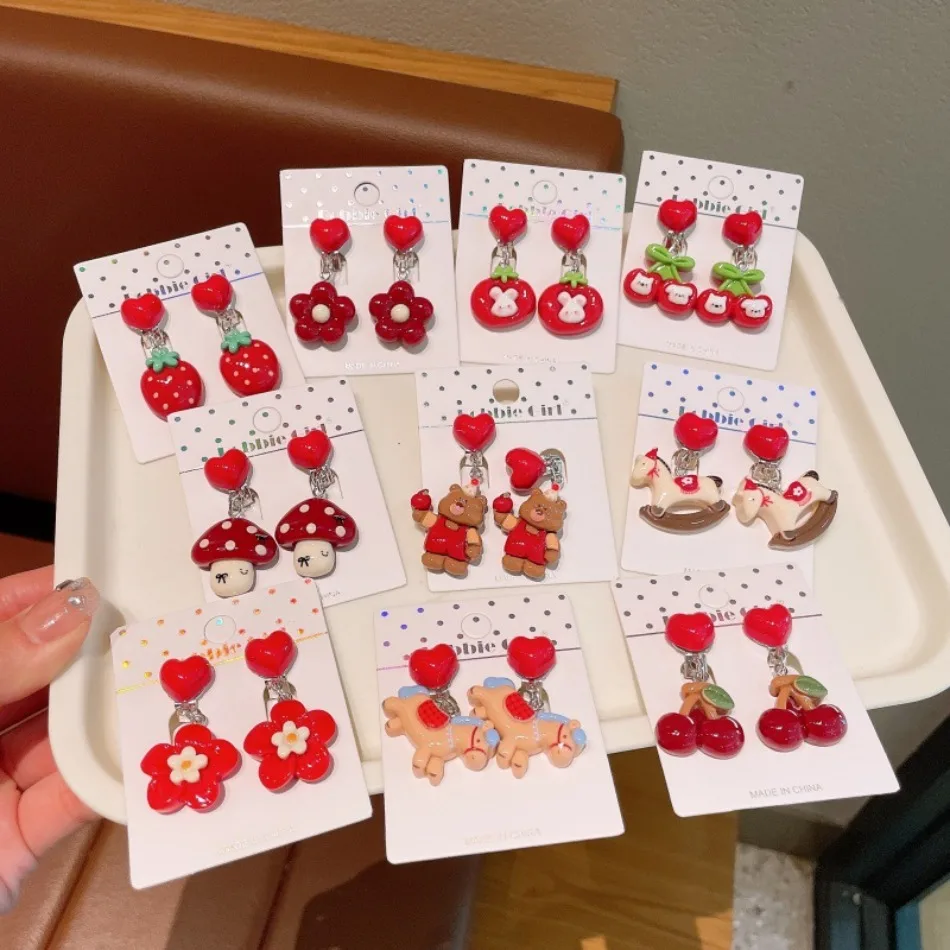 

Корейские милые детские серьги-клипсы с красными ушками в виде мультяшной маленькой принцессы, маленькие серьги-клипсы в форме сердца для девочек, на Новый год, ZX07