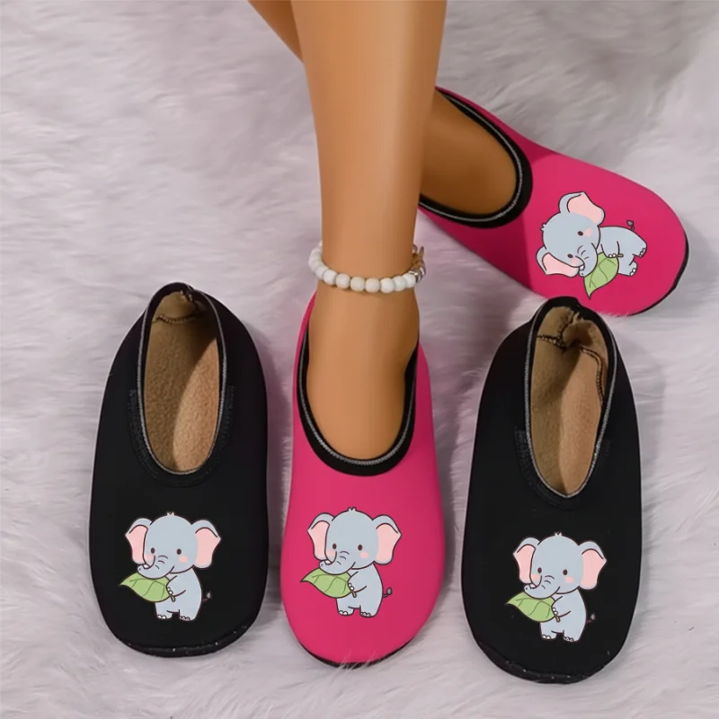 

Четырехсезонные носимые пары с мультяшным птичьим принтом и тонкой бархатной подкладкой, дышащие, высокоэластичные, противоскользящие тапочки для пола.