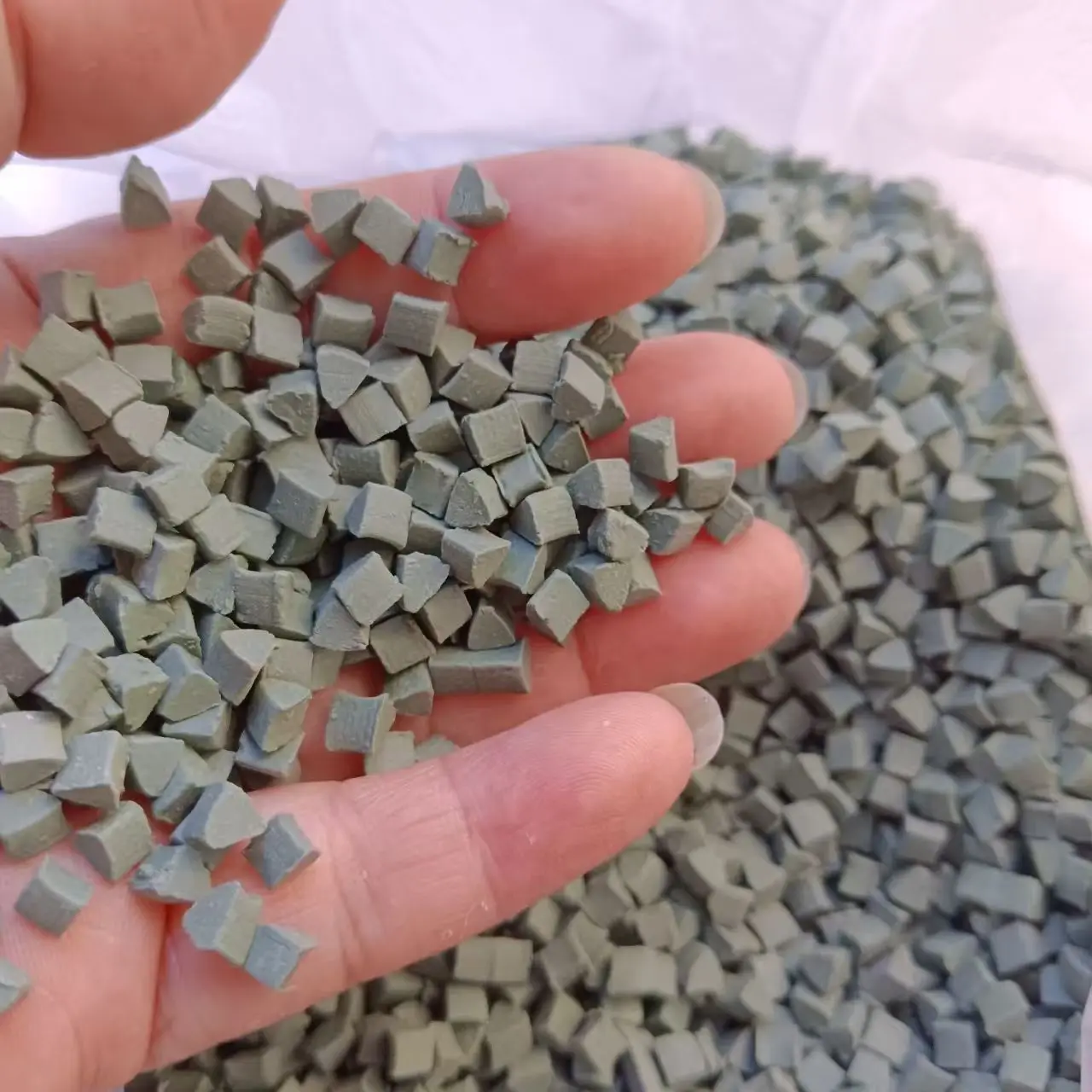 Jewelry Polishing Material Ceramic Stone Polishing Tumbling Media Vibration Tumbler Machine Use Corundum Triangle Abrasive