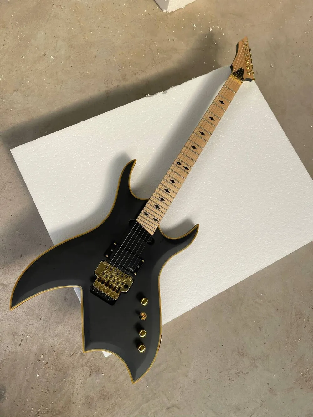 Black Body Electric Guitar with Gold Hardware,Maple Neck,Yellow Binding,Provide customized service