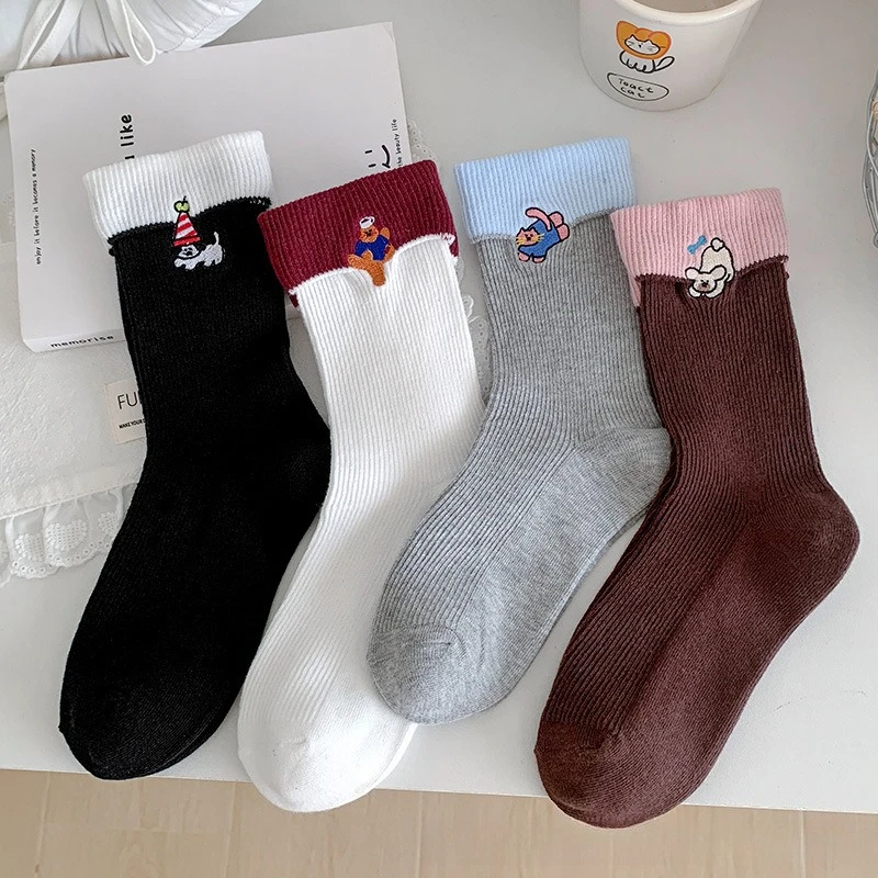 4 pares de nuevos calcetines de longitud media para mujer hechos de algodón puro Otoño Invierno calcetines gruesos cálidos transpirables que absorben el sudor