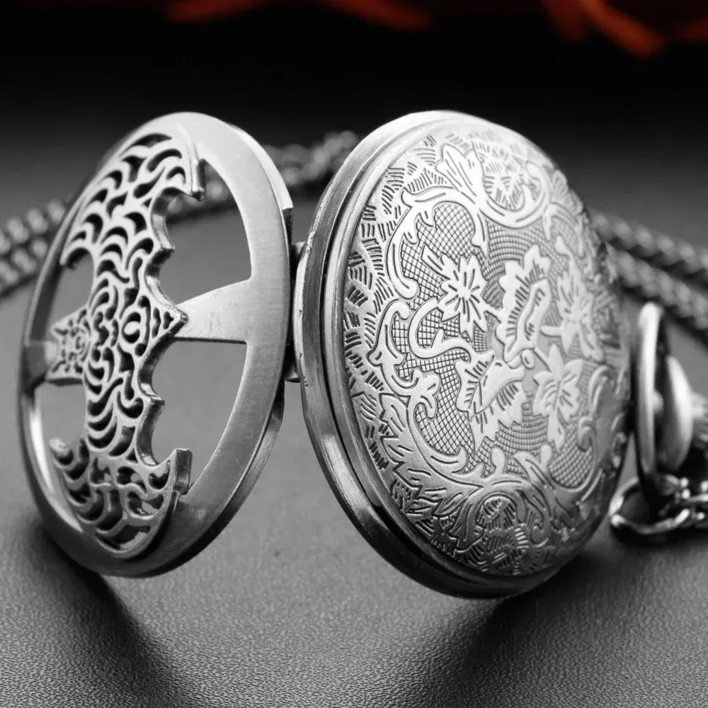 레트로 그레이 양각 아랍어 디지털 석영 주머니 시계 목걸이 펜던트 시계 Fob 체인 남자와 여자의 선물 박쥐 모양