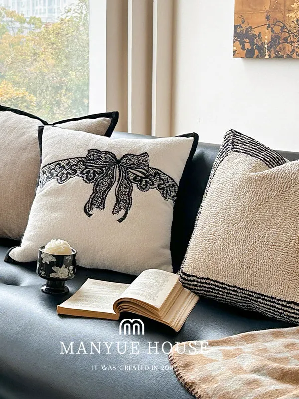 Luxury Style Sofa Pillow Sample Room Backrest Bedhead Decorative Cushion Square Shape 7D Cotton Inner Core Customizable