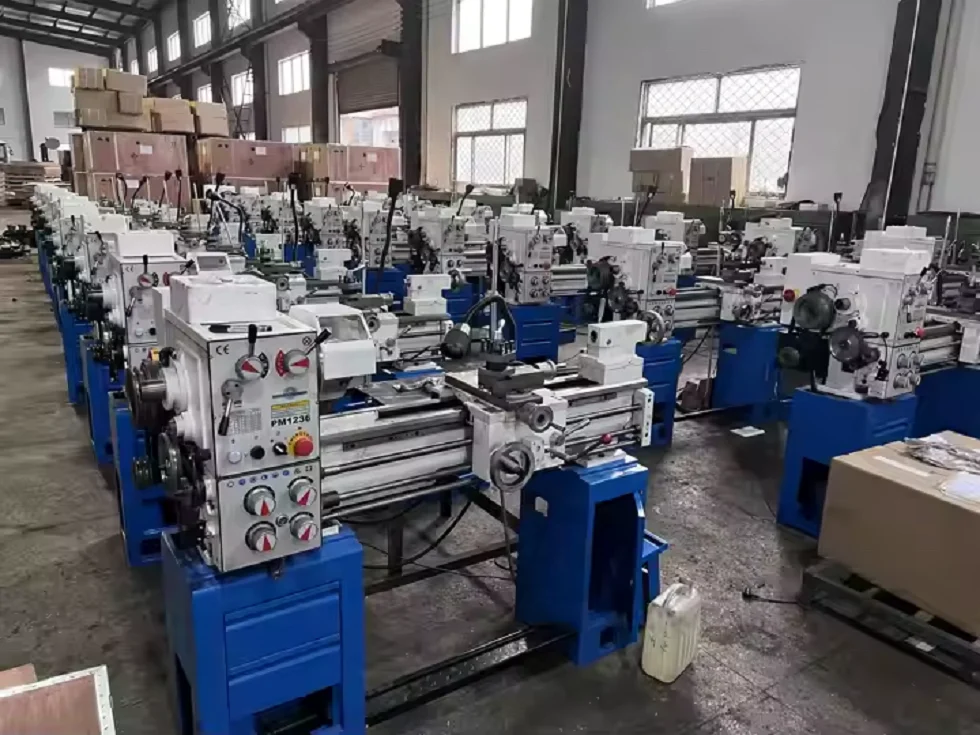 CQ6232  Hobby  Medium Duty Horizontal Metal Manual Lathe Machine for Home Workshop Use and Small Projects