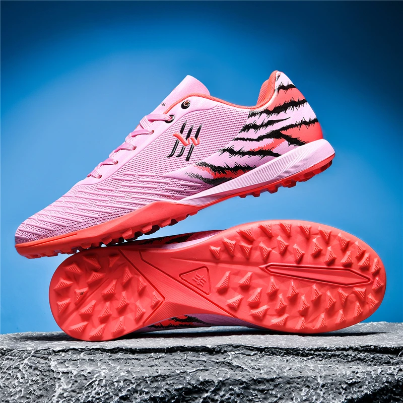 

A pair of children's four-season leather football shoes with rivets, wear-resistant football shoes, sizes 36-45，JH-WH886-1