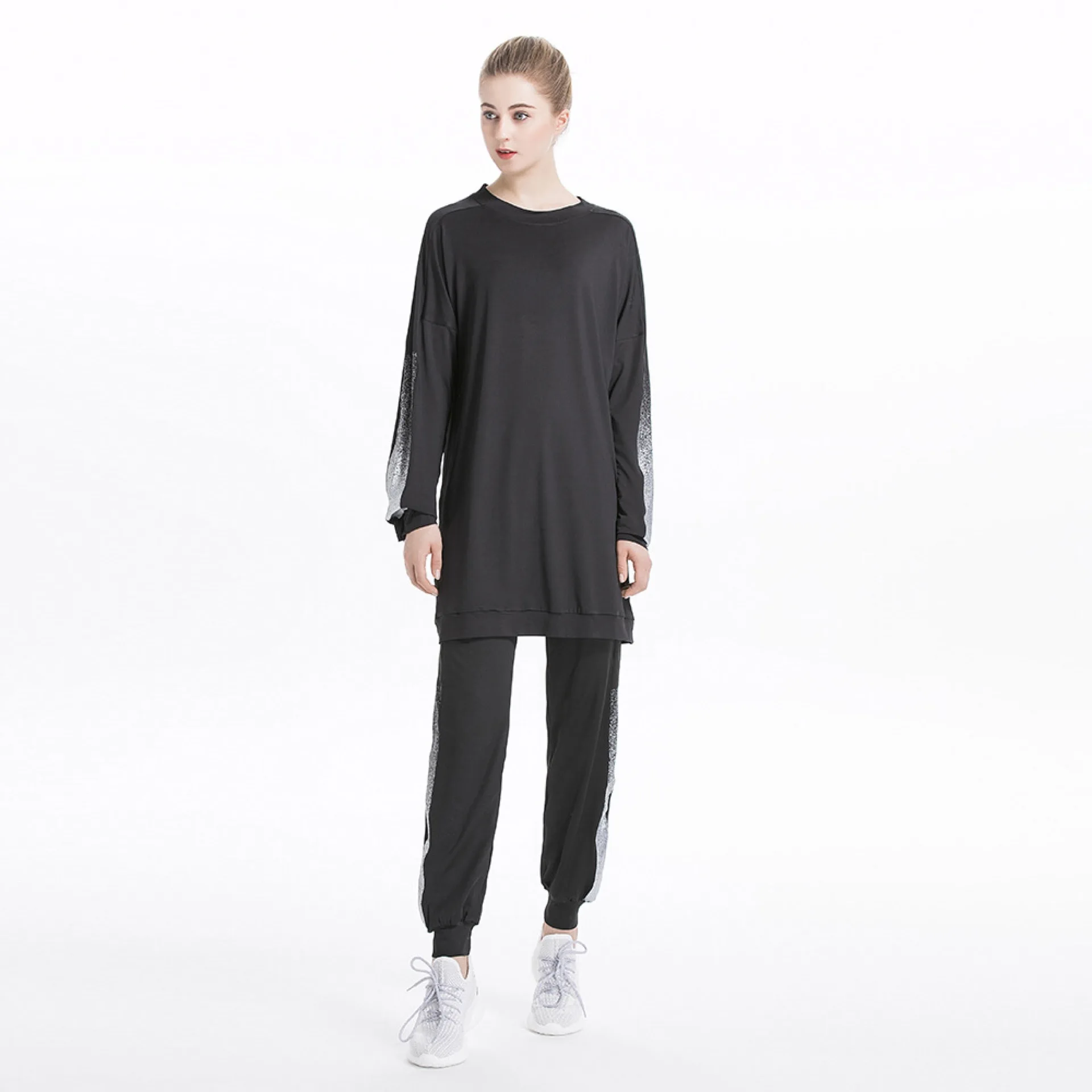 2024 Spot New Middle East Arab Loose Fitting Sportswear Hui East Asian Sports Casual Color Matching Round Neck Sports Sweater