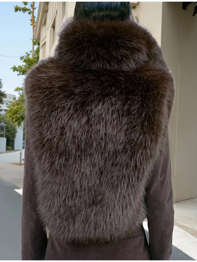 سترات أنيقة من الفرو الصناعي للنساء دافئة بدون أكمام وياقة ثابتة وسميكة وقصيرة وفضفاضة ملابس نسائية للخريف والشتاء للتنقل