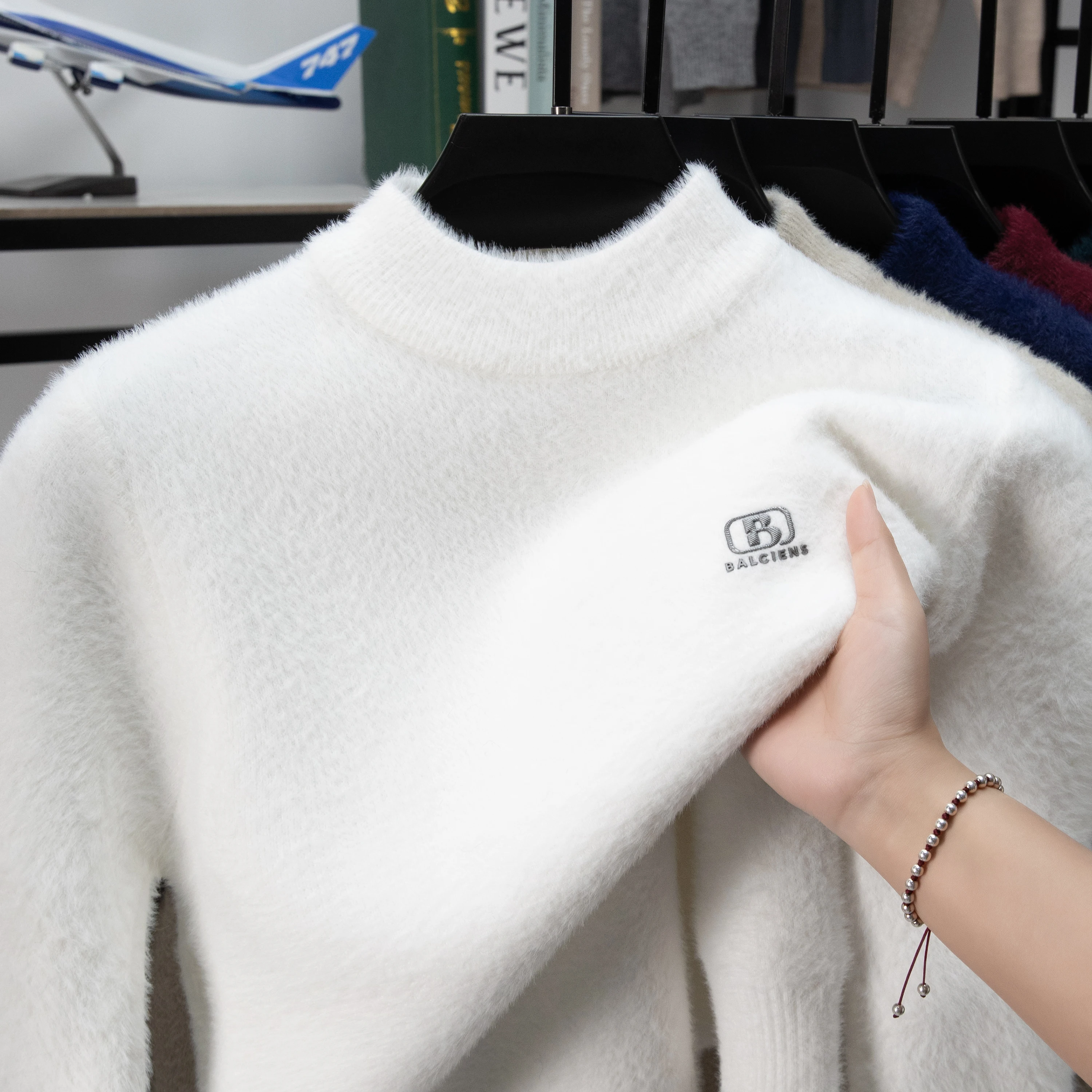 

Mink Fur Sweater Men's Winter Semi High Neck with Thickened Fur 2025 New Warm Base Sweater